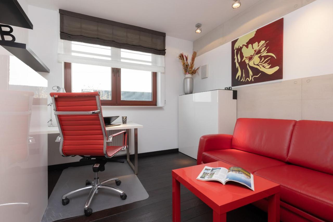 Warsaw Srodmiescie Riverside Three-Bedroom Apartment By Renters Eksteriør bilde