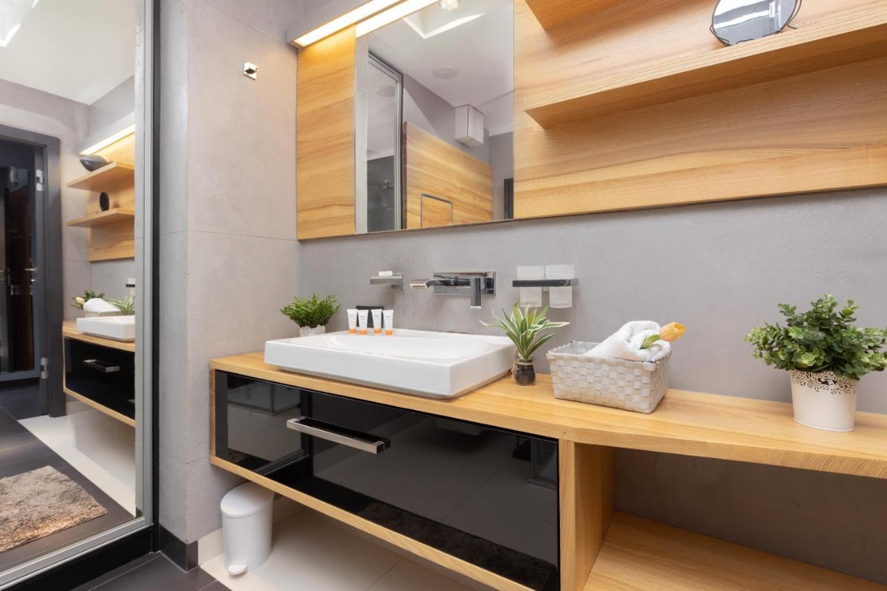 Warsaw Srodmiescie Riverside Three-Bedroom Apartment By Renters Eksteriør bilde