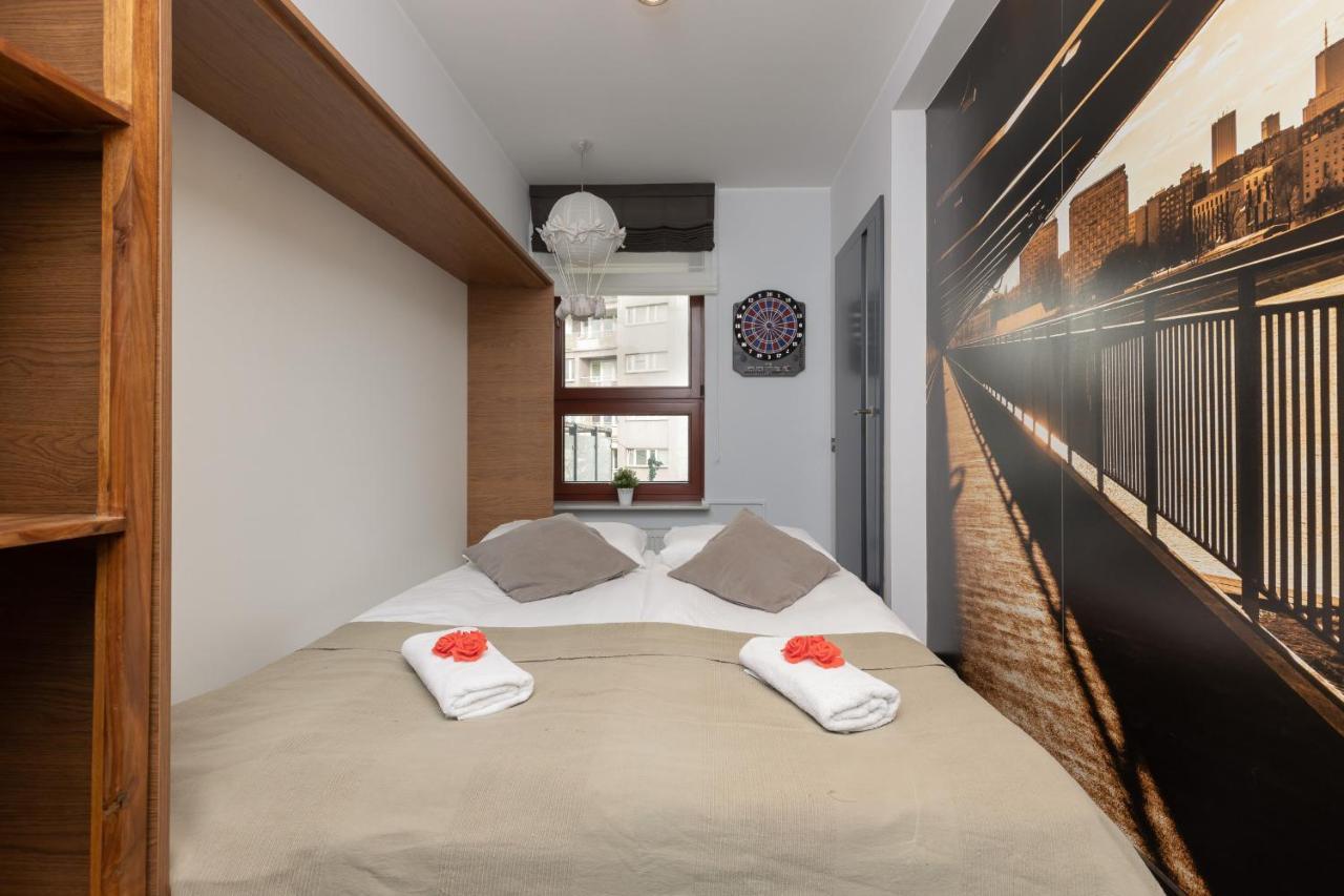 Warsaw Srodmiescie Riverside Three-Bedroom Apartment By Renters Eksteriør bilde