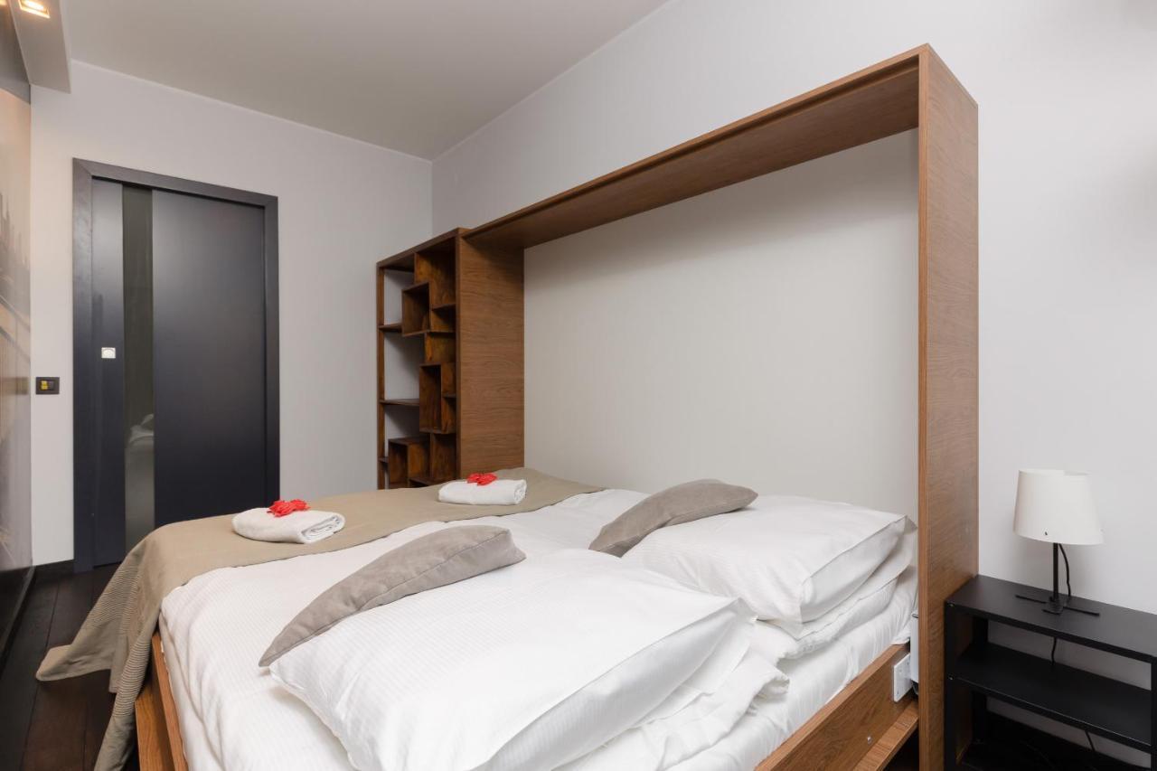 Warsaw Srodmiescie Riverside Three-Bedroom Apartment By Renters Eksteriør bilde