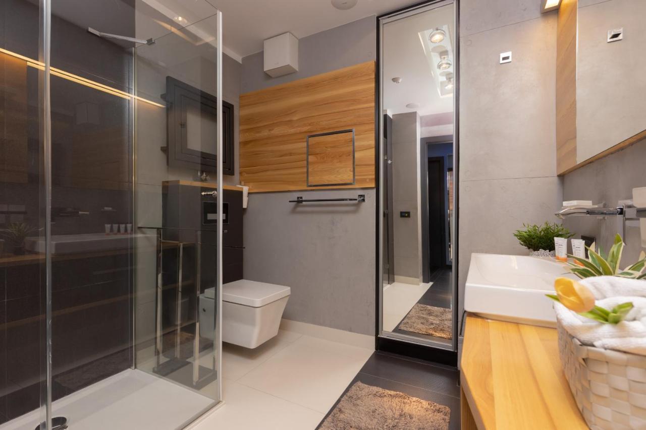 Warsaw Srodmiescie Riverside Three-Bedroom Apartment By Renters Eksteriør bilde